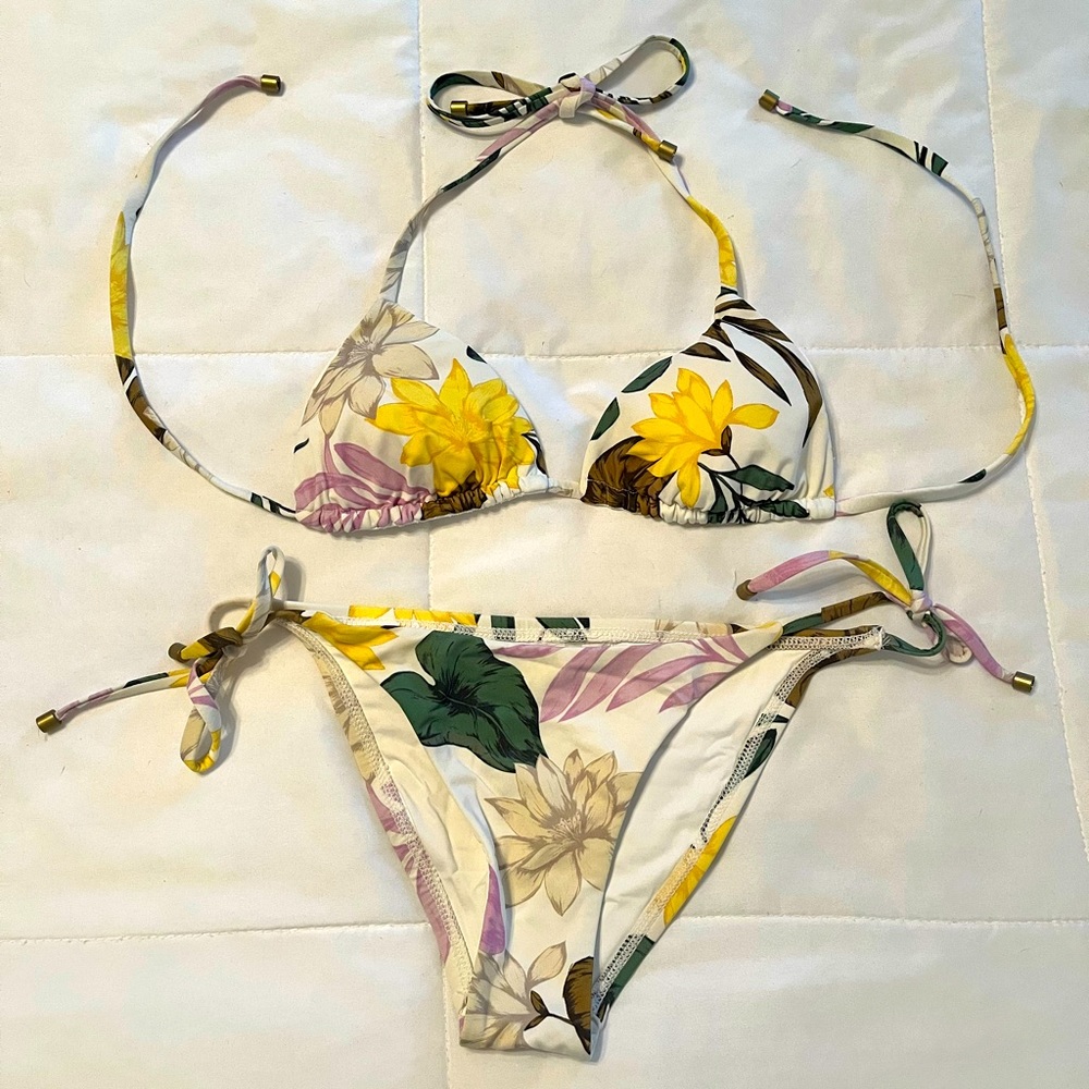 Vitamin A String Bikini - Size XS - white with floral detail